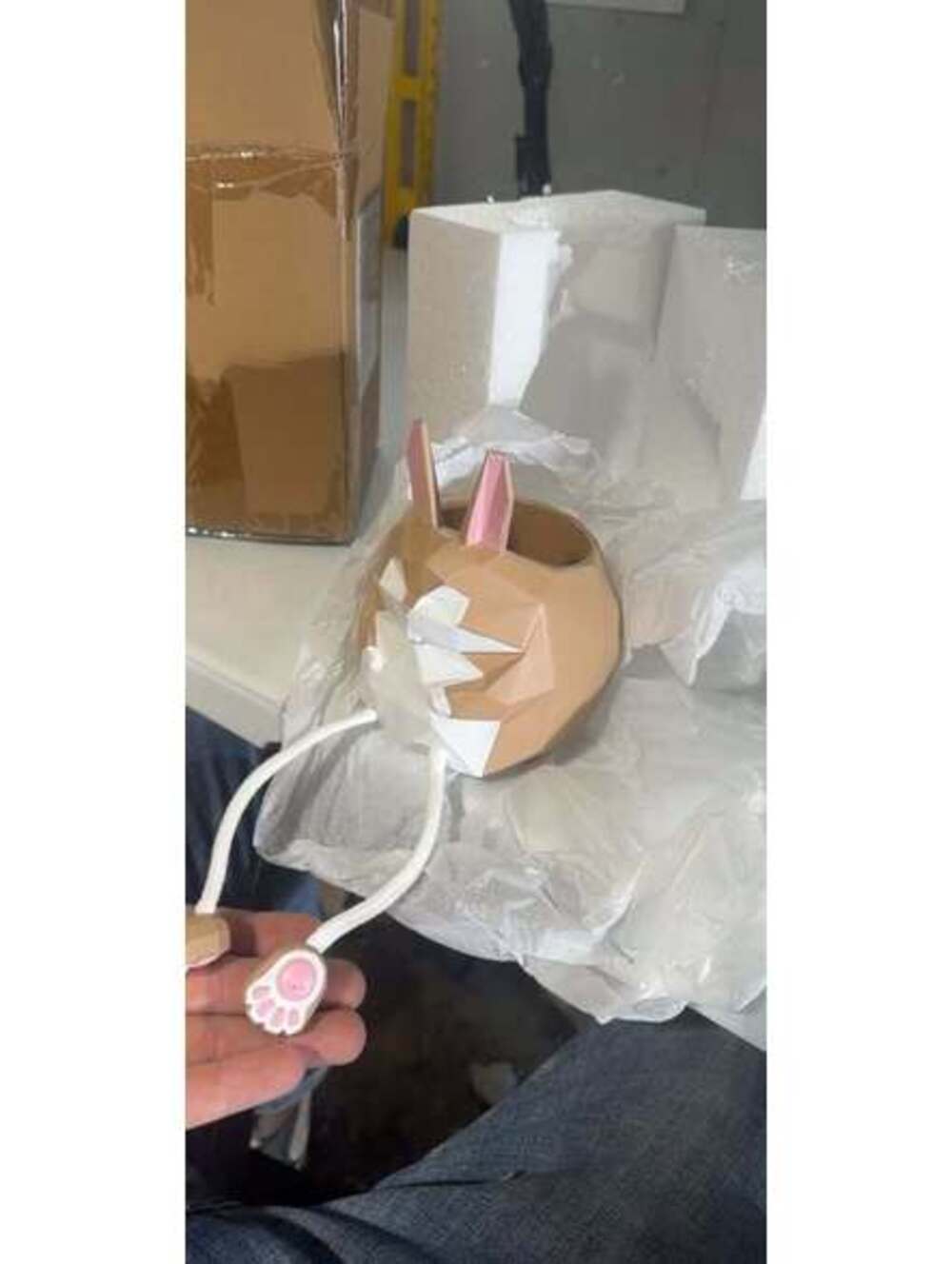 Polygonal Rabbit Figurine - Picture 3 of 3